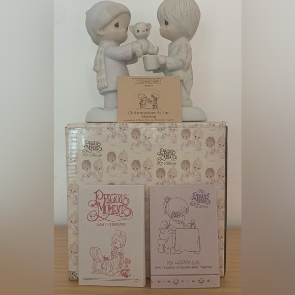 Precious Moments
Christmas IS For Sharing
1983 Enesco - Picture 4 of 5